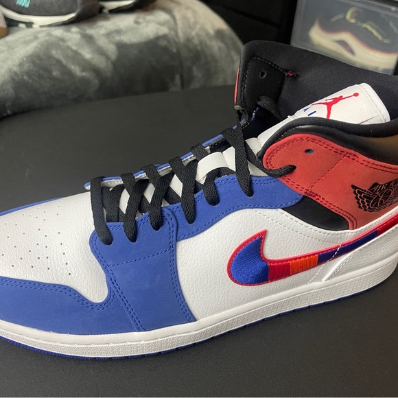 Jordan 1 Mid (Multi-Color Swoosh) - Picture 5 of 7